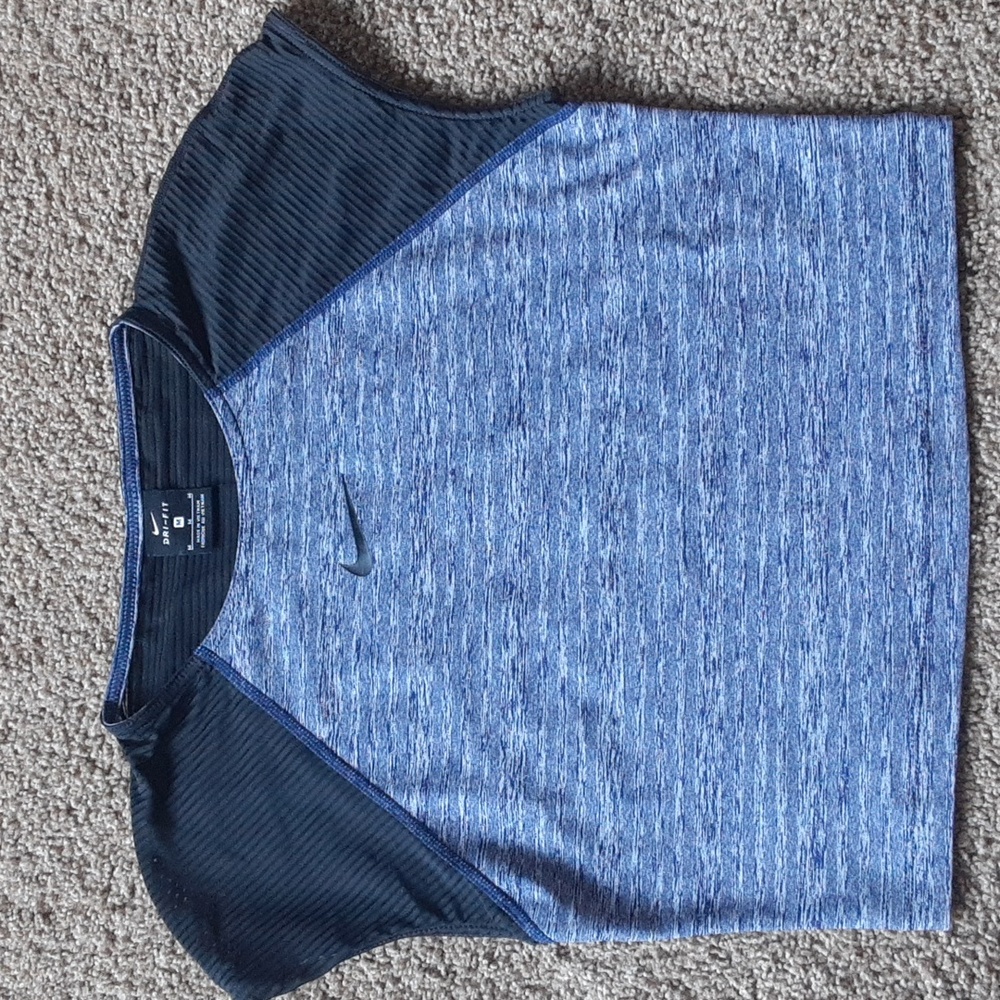Nike cropped workout top